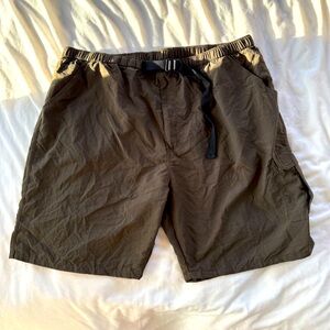 Men’s Walt Disney World animal Kingdom cargo shorts green XXL 100% nylon